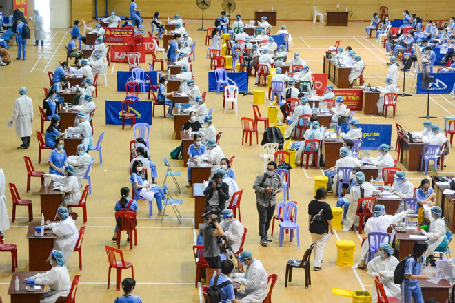 Những lưu ý cần theo dõi sát sao khi trẻ tiêm vaccine phòng COVID-19 ảnh 3