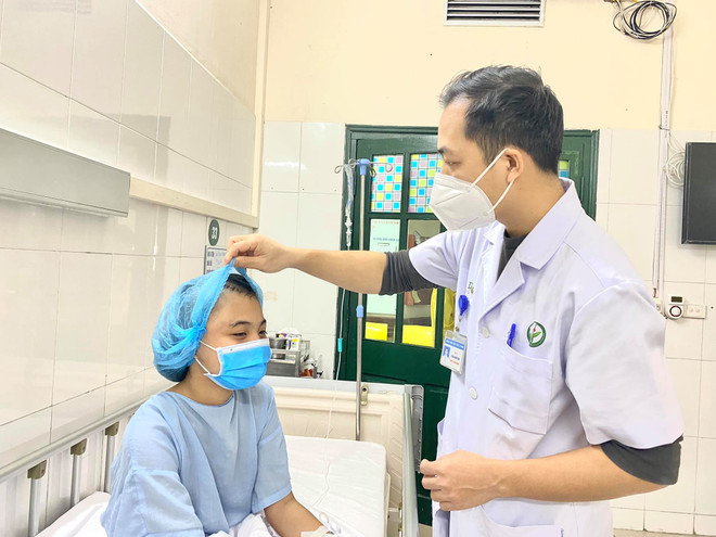 Phép màu thay đổi cuộc sống bé gái 12 tuổi bị động kinh kháng thuốc ảnh 1