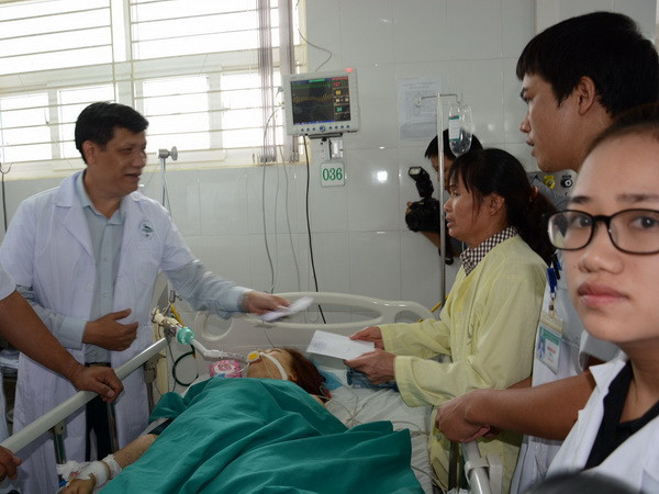 Chùm ảnh hiện trường vụ tai nạn ôtô thảm khốc tại Lào Cai ảnh 8