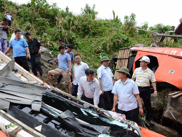 Chùm ảnh hiện trường vụ tai nạn ôtô thảm khốc tại Lào Cai ảnh 4