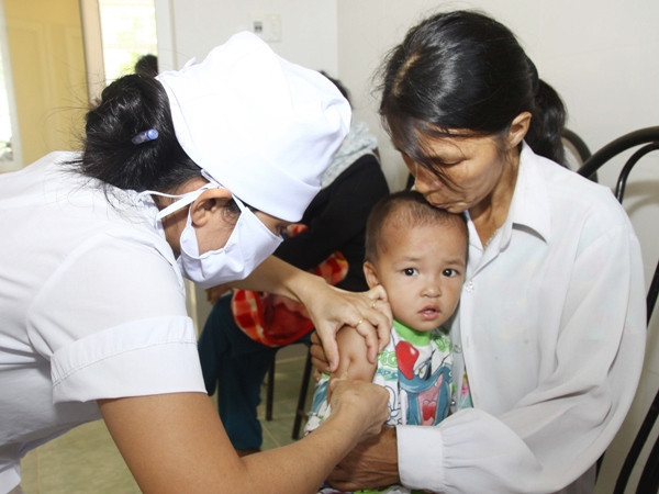 Tổ chức 3 đợt tiêm chủng vắcxin phòng sởi-Rubella miễn phí ảnh 1