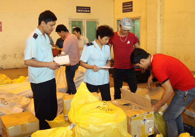 Hải quan: Cần có cảnh báo mặt hàng trang thiết bị y tế “nóng” ảnh 1