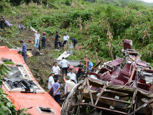 Chùm ảnh hiện trường vụ tai nạn ôtô thảm khốc tại Lào Cai ảnh 3
