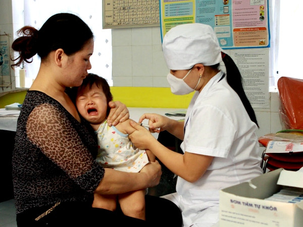 “Tung” đội chống sốc lưu động để hạn chế rủi ro trong tiêm chủng ảnh 1