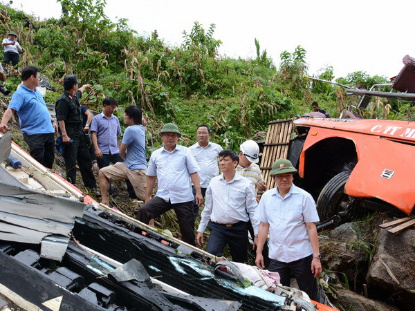 Chùm ảnh hiện trường vụ tai nạn ôtô thảm khốc tại Lào Cai ảnh 5
