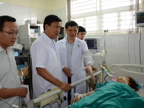 Chùm ảnh hiện trường vụ tai nạn ôtô thảm khốc tại Lào Cai ảnh 7