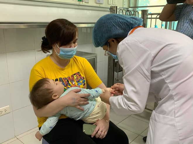 Cảnh báo nhiều trẻ mắc bệnh tay chân miệng khi chuyển sang Hè ảnh 2