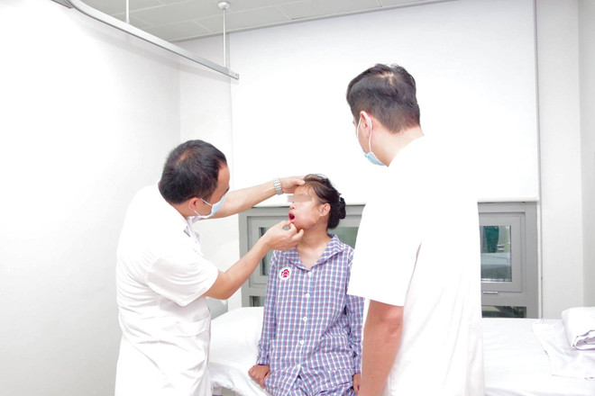 Phẫu thuật thành công loại bỏ khối u 'khổng lồ' ở vùng hàm mặt ảnh 2