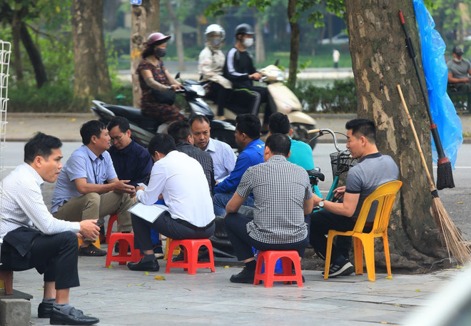 Bộ Y tế kêu gọi mỗi người dân hãy thực hiện các biện pháp phòng chống dịch trong dịp nghỉ lễ. (Ảnh: TTXVN) Bộ Y tế khuyến cáo phòng dịch COVID-19 trong dịp nghỉ lễ 30/4 và 1/5 ảnh 1