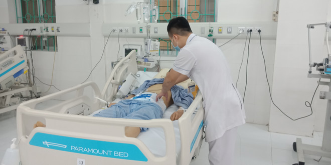 Cao Bằng đối mặt với khó khăn kép về nguồn nhân lực y tế ảnh 1