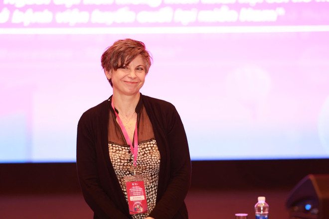 Bác sĩ Eva Polverino.jpg