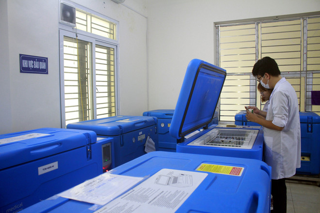 TTXVN_bảo quản vaccine tiêm chủng.jpg