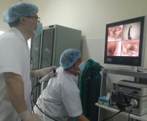 Gắp một con vắt dài 5 cm ra khỏi thanh quản một phụ nữ ở Bắc Kạn ảnh 1