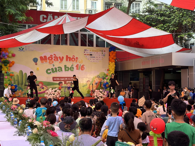Chương trình Ngày Hội của bé với hơn 60.000 suất quà tặng bệnh nhi ảnh 9