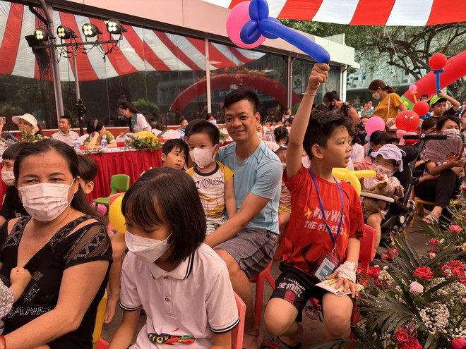 Chương trình Ngày Hội của bé với hơn 60.000 suất quà tặng bệnh nhi ảnh 11