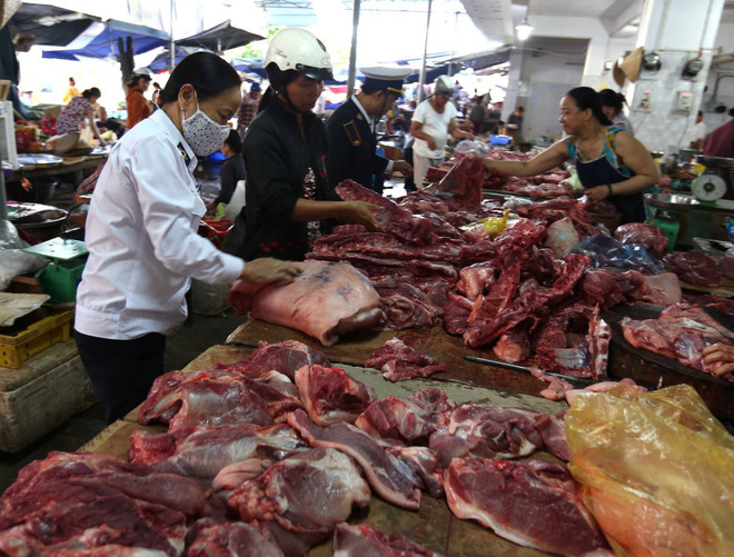 Cách phòng chống ngộ độc thực phẩm trong mùa bão lụt ảnh 1