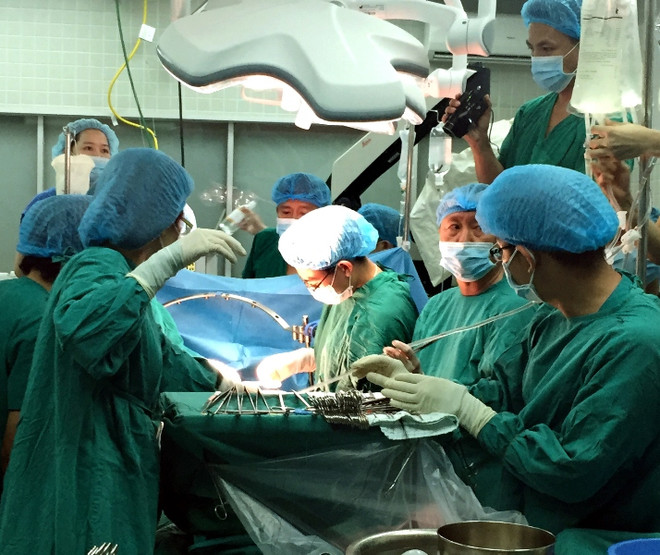 Bệnh viện Việt Đức tiến hành một ca ghép thận tự thân hy hữu ảnh 1