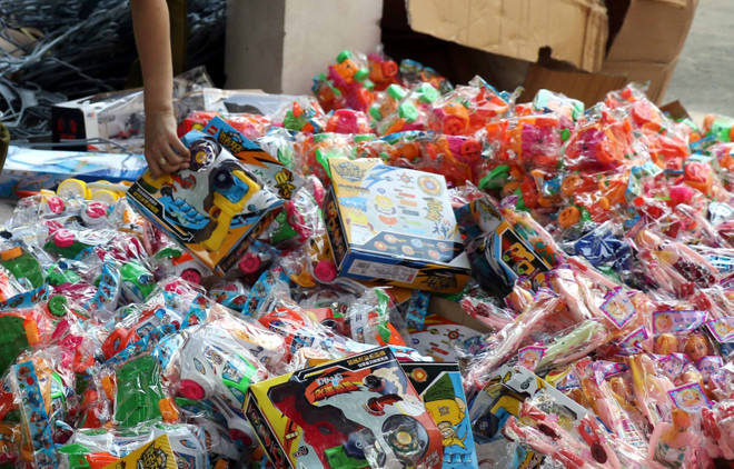 Bé gái bị thủng thực quản hơn 2 năm do nuốt phải đồ chơi ảnh 1