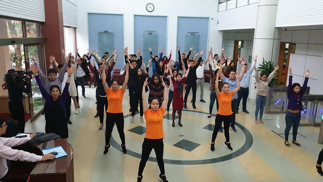  Bộ trưởng Bộ Y tế: Phổ biến tập thể dục giữa giờ để nâng cao sức khoẻ ảnh 2