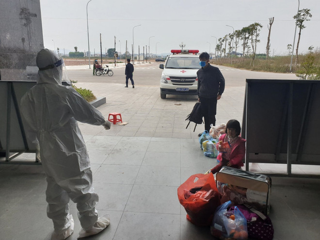 Người dân trong và ngoài nước về quê dịp Tết: Không ngăn sông cấm chợ ảnh 1