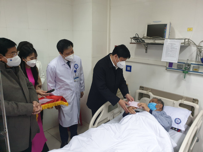 Bộ trưởng Y tế thăm, kiểm tra công tác trực cấp cứu tại 3 bệnh viện ảnh 2