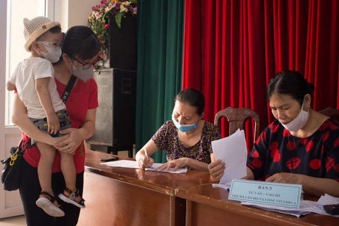Hà Nội tổ chức 1.800 điểm uống vitamin A liều cao cho trẻ em ảnh 5