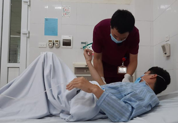 Gắp những con giun dài tới 60cm ở bắp tay 1 thanh niên ở Yên Bái ảnh 2