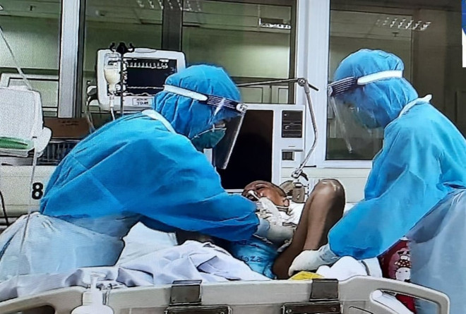 Chuyện kể về hành trình đưa bệnh nhân COVID-19 vượt cửa tử hồi sinh ảnh 2