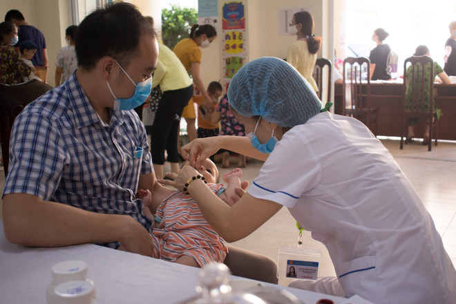 Hà Nội tổ chức 1.800 điểm uống vitamin A liều cao cho trẻ em ảnh 1