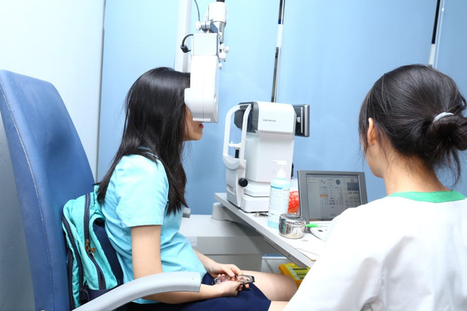 Có tới 90% trẻ bị cận thị là do các thói quen chưa khoa học ảnh 1