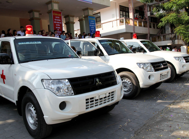 Bệnh viện Nhi Trung ương họp khẩn về vụ bảo vệ chặn xe cứu thương ảnh 1