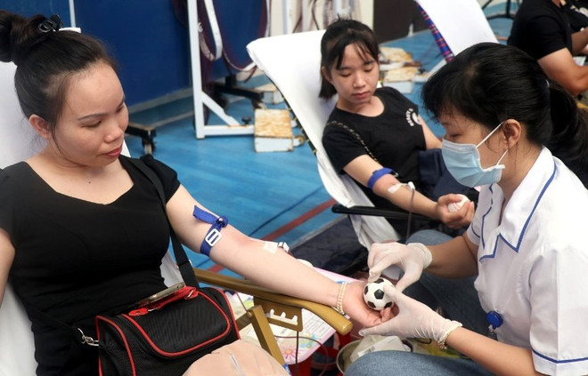 1.000 người tham gia hiến máu tại chương trình "Giọt hồng Phú Yên" ảnh 1