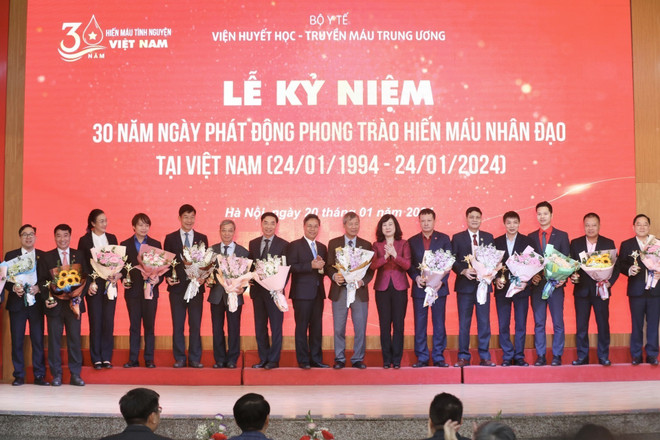 vna-potal-le-ky-niem-30-nam-ngay-phat-dong-phong-trao-hien-mau-nhan-dao-tai-viet-nam-7189235-1346.jpeg