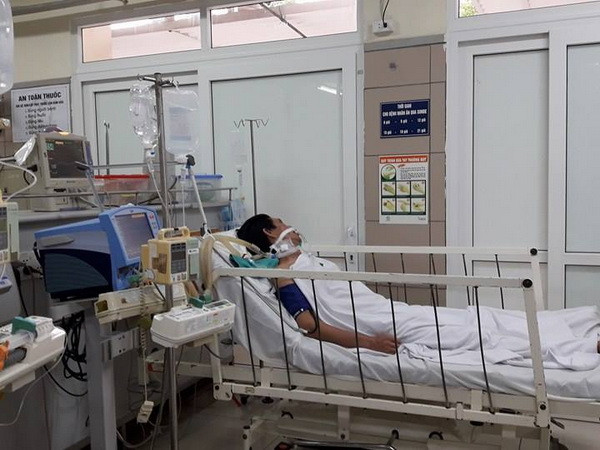 Hà Nội: Thêm một người nguy kịch vì uống rượu chứa Methanol ảnh 1