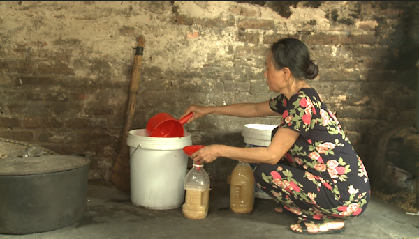 Bài 2: Rượu bán khắp nơi, giá rẻ như mua một chai nước lọc ảnh 1