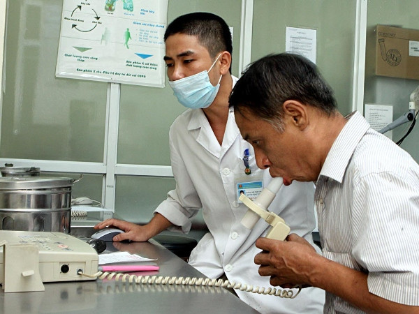 Khám, tư vấn miễn phí cho người dân về hen phế quản ảnh 1