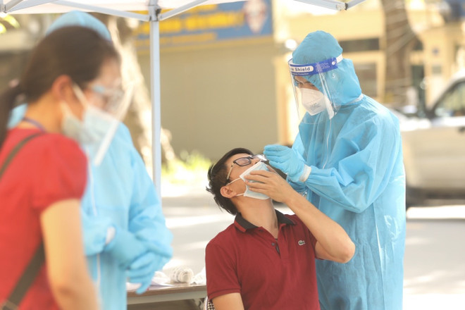 Chiều 23/8: Hà Nội thêm 13 ca mắc mới COVID-19, có 2 ca tại cộng đồng ảnh 1