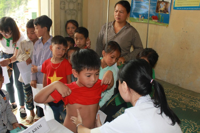 Khám và tư vấn dinh dưỡng cho hơn 500 trẻ vùng cao ở Tuyên Quang ảnh 1