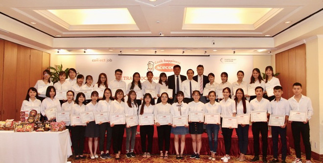 Trao 90 suất học bổng trị giá hơn 1 tỷ đồng cho sinh viên vượt khó ảnh 1