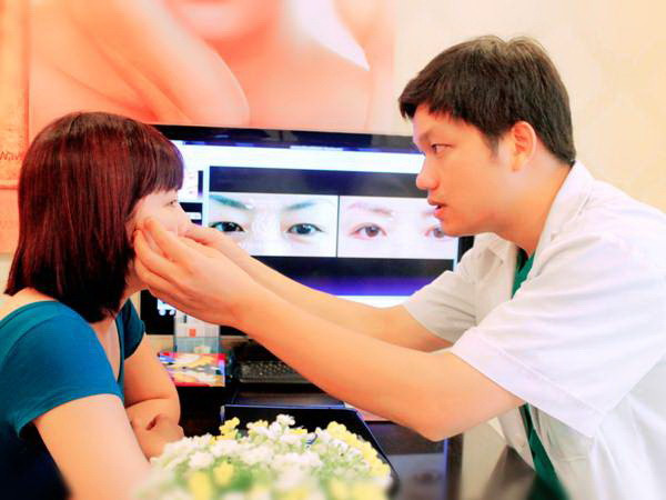 Miễn phí tái khám khách hàng đã phẫu thuật thẩm mỹ ảnh 1