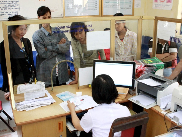 Bài 3: Bài toán tỷ lệ nghịch số lượng bác sỹ và y đức ảnh 1