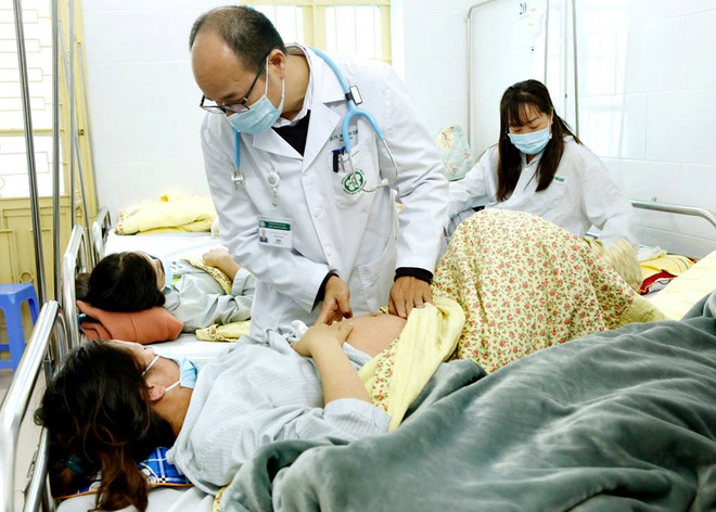 Cảnh báo nhiều người lớn mắc sởi nhập viện ở Bệnh viện Bạch Mai ảnh 1