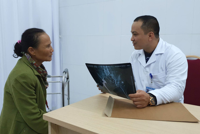 Đau khớp gối âm ỉ, đi khám phát hiện u tế bào khổng lồ giai đoạn muộn ảnh 1