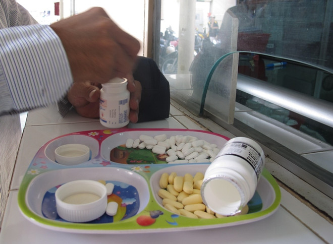 Tai nạn giao thông ở Kon Tum: 24 người uống thuốc chống phơi nhiễm HIV ảnh 1