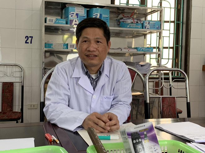 Bác sỹ Trần Quang Vịnh, Trưởng Khoa Bệnh Truyền nhiễm Bệnh viện Đa khoa khu vực Phúc Yên. (Ảnh: T.G/Vietnam+) Bài 3: Việt Nam chống COVID-19: 'Cú đấm thép' nơi tuyến đầu chống dịch ảnh 2