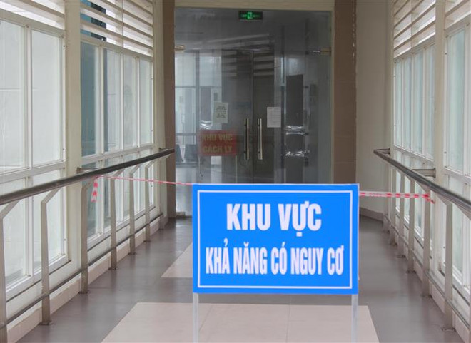 Khu vực cách ly các bệnh nhân nghi nhiễm COVID-19. (Ảnh: TTXVN/Vietnam+) Bé 3 tháng tuổi ở Vĩnh Phúc nhiễm COVID-19 sẽ sớm được ra viện ảnh 1