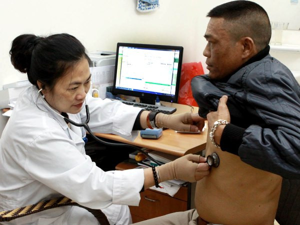  Người có thẻ bảo hiểm y tế được lợi khi điều chỉnh giá dịch vụ y tế ảnh 2