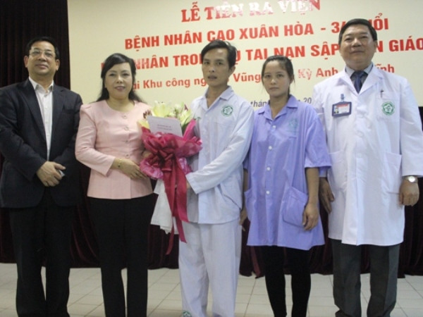 Bệnh nhân nặng trong vụ sập giàn giáo đã bình phục và xuất viện ảnh 1