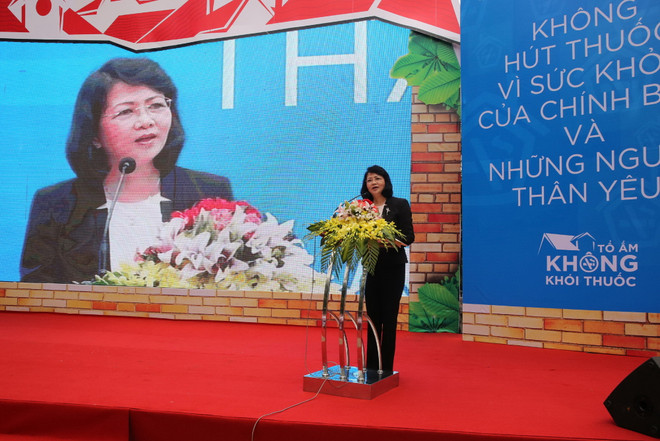 Lan Phương, Văn Mai Hương : Kêu gọi môi trường không khói thuốc lá ảnh 1