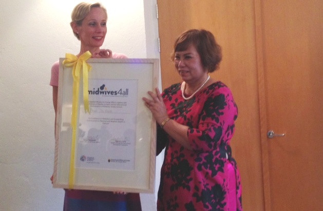 Người Việt Nam đầu tiên được trao tặng giải thưởng Midwives4all ảnh 1